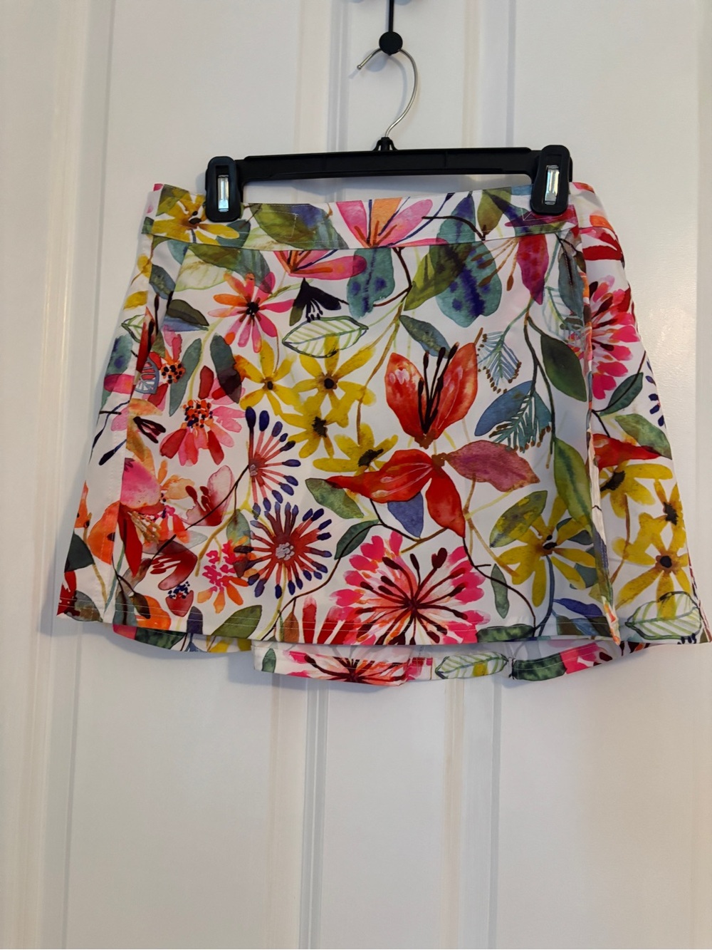 Rip Skirt Hawaii - Women’s Floral Skater Mini Skirt in White w/ Pink/Red/Yellow